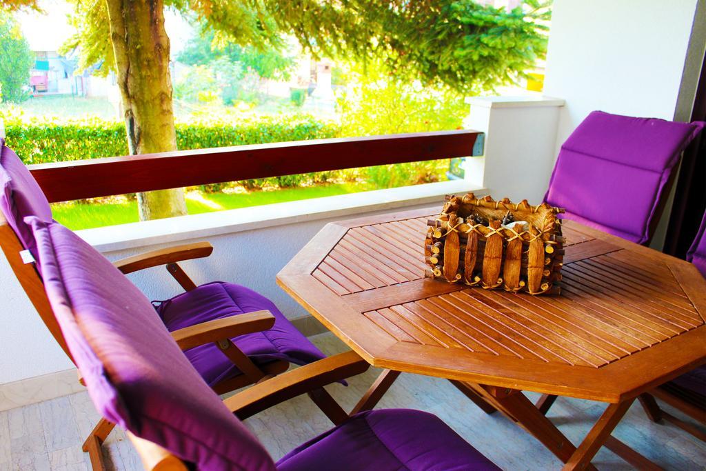 Apartment Pinia Porec Esterno foto